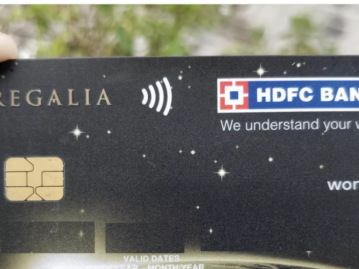 HDFC Big Jhatka to Card Holders. Benefits Discontinued and Minimum 1 Lakh Spend Required Now Quarterly.